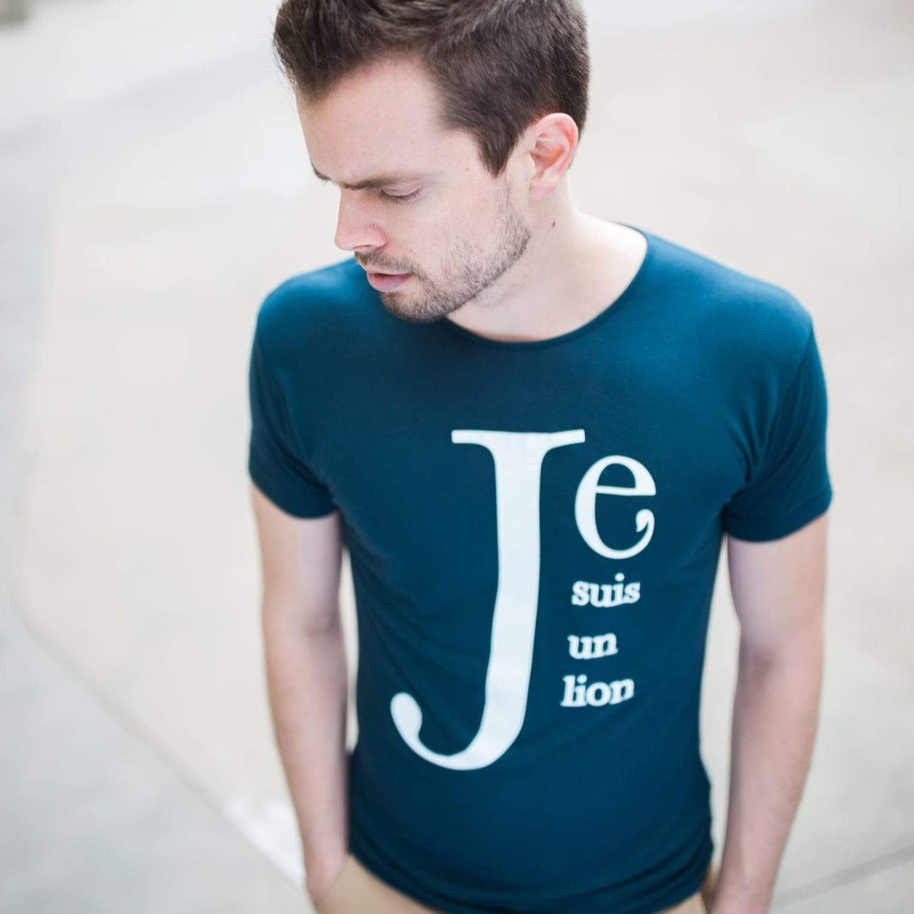 Men's - Je Suis un Lion Navy Blue Crew Neck T-Shirt-Vaughn de Heart