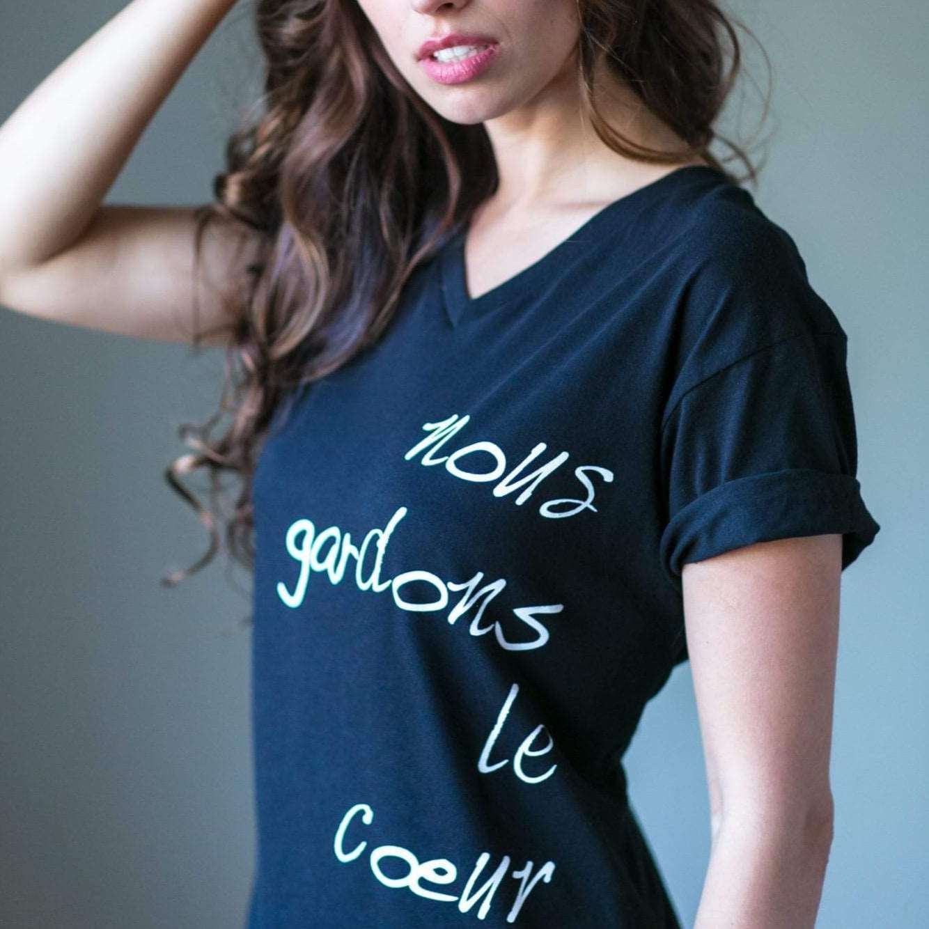 Women's - Nous gardons le coeur Black V-Neck T-Shirt-Vaughn de Heart